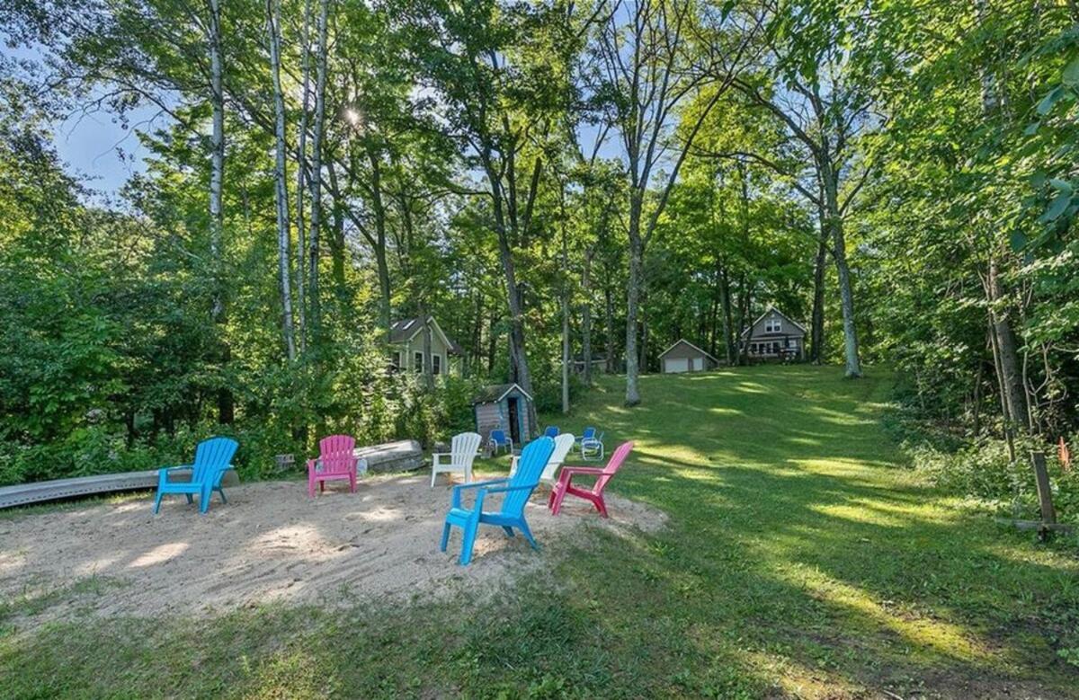 Emerald Cove Cottage-3 Bd, 2 Ba-Sleeps 10 Newaygo Exterior photo